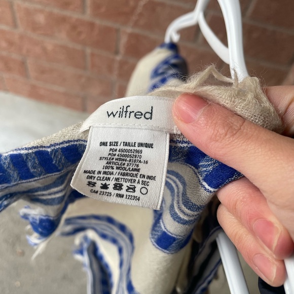 Wilfred 100% wool scarf - Picture 2 of 2